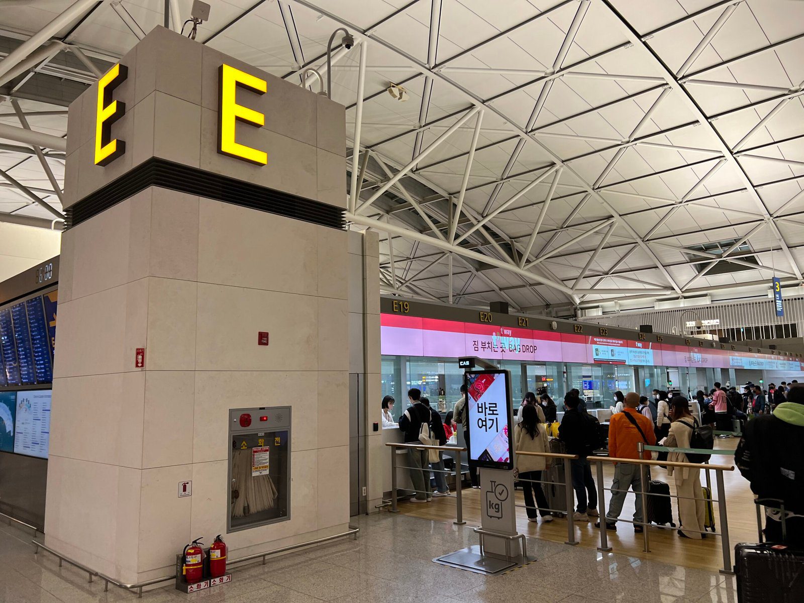 티웨이 체크인 및 탑승수속 오사카 간사이 공항 입국 - 2