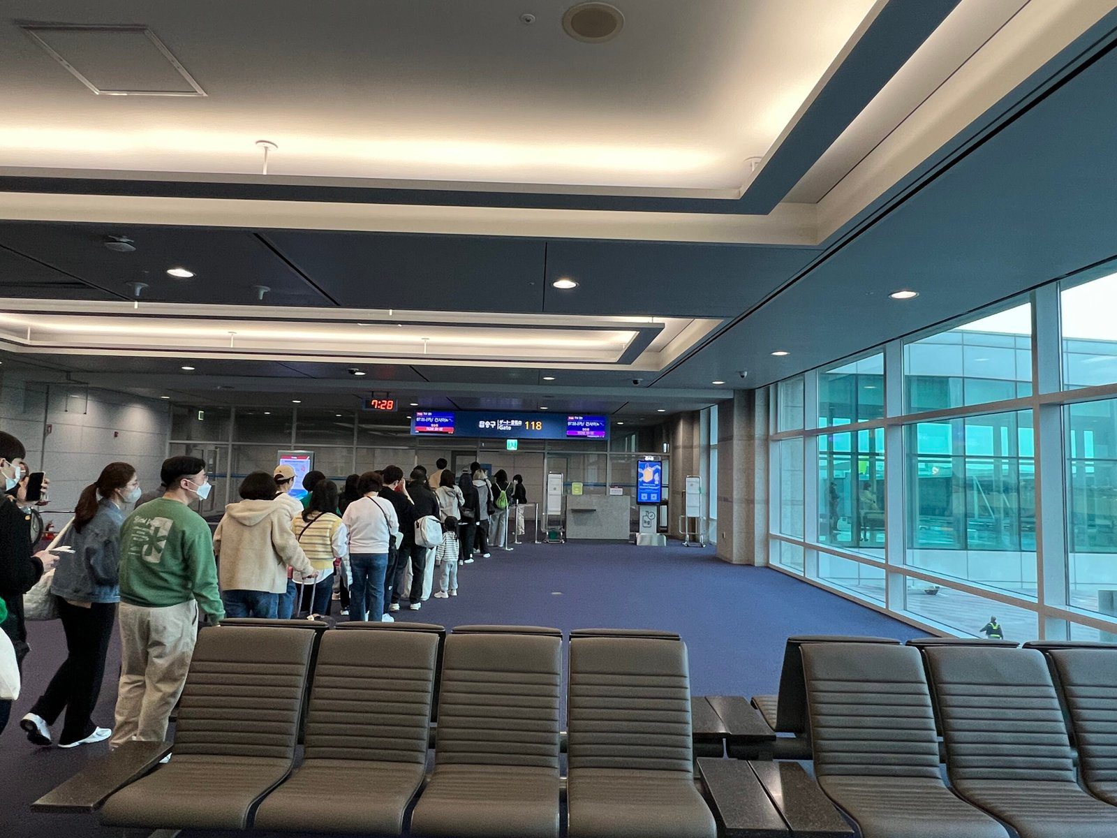 티웨이 체크인 및 탑승수속 오사카 간사이 공항 입국 - 8
