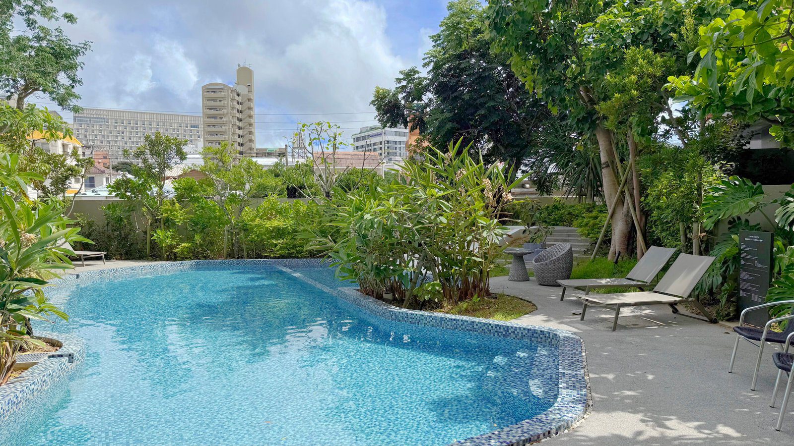 국제거리 호텔 스트라타 나하 유이레일과 가까운 숙소 수영장 뷰