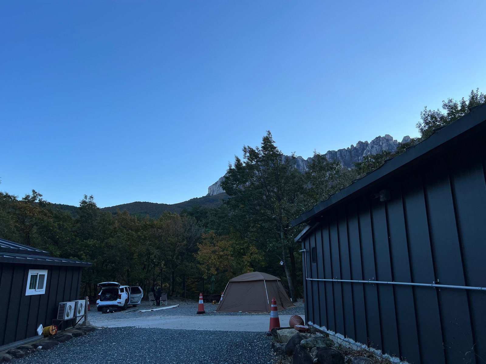 강원도 고성 캠핑느루 캠핑장 가을 단풍과 울산바위 뷰 - 18