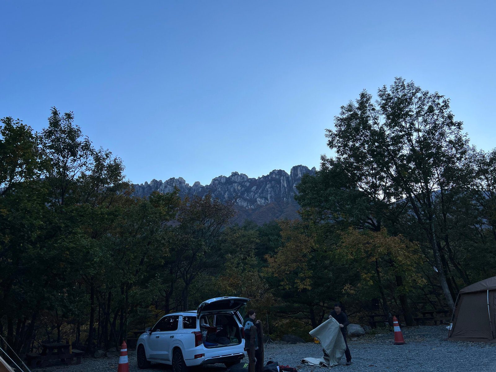 강원도 고성 캠핑느루 캠핑장 가을 단풍과 울산바위 뷰 - 31