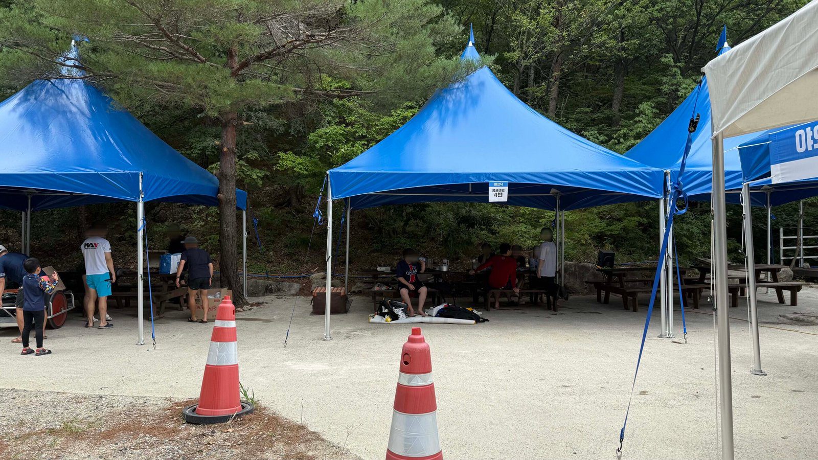 미시령계곡 미시령 폭포민박 몽골텐트 테이블 자리