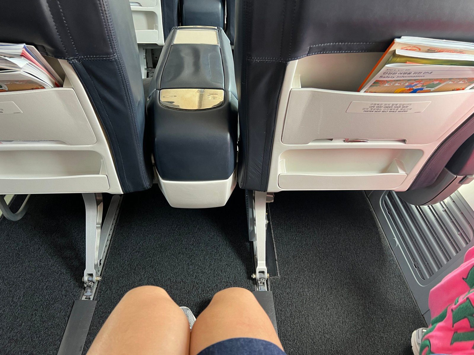 제주항공 7C1802편 비상구좌석 넓이 비교