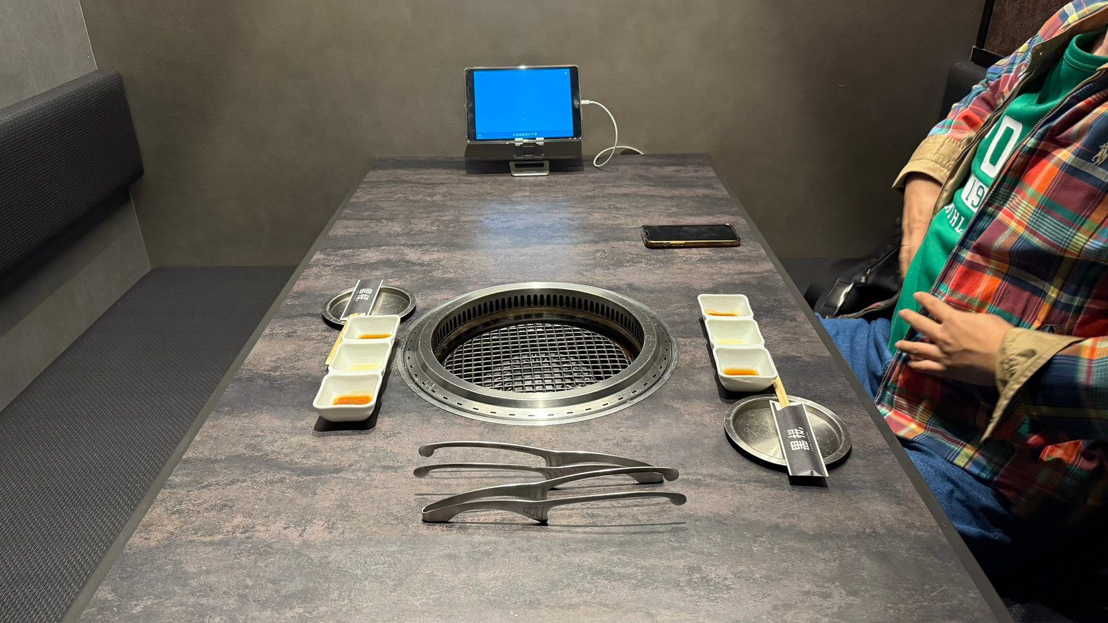 교토 야키니쿠 맛집 쿠로자쿠라 하치조구치 좌석