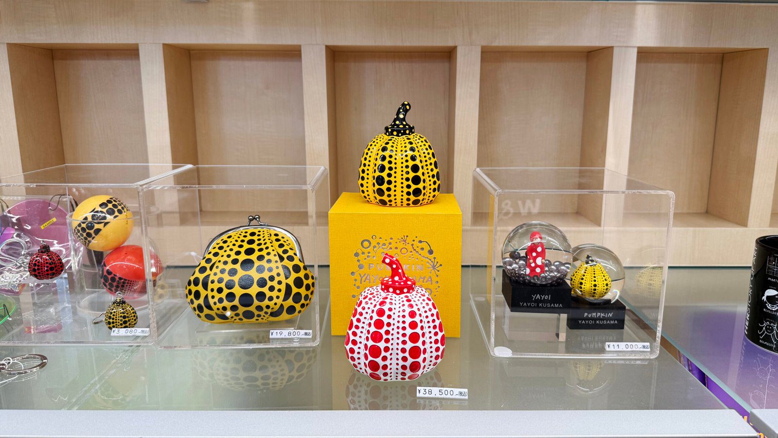 교토 모마디자인스토어 쿠사마 야요이