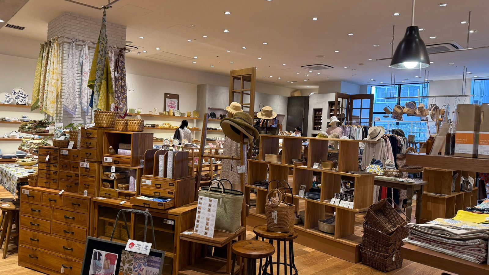 교토 마두(MADU) 리빙 편집샵 쇼핑 가이드┃BAL 백화점 그릇과 패브릭 소품 추천 교토 마두(MADU) 리빙 편집샵 우드소품